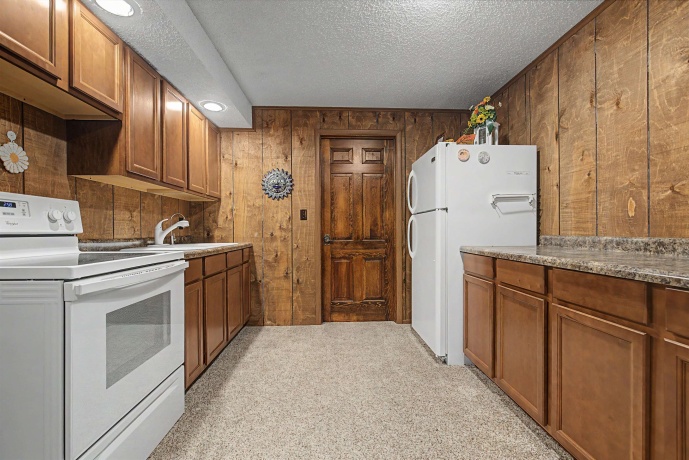 17380 Corbett, MOUNT CARROLL, Illinois 61053, 6 Bedrooms Bedrooms, ,3 BathroomsBathrooms,House,For Sale,Corbett,202602890