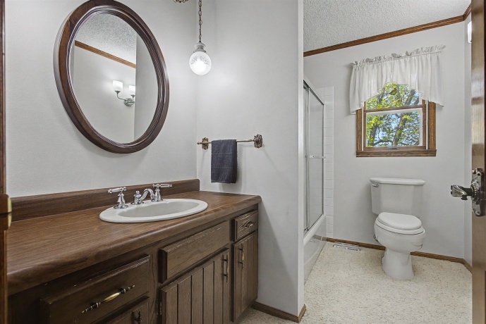17380 Corbett, MOUNT CARROLL, Illinois 61053, 6 Bedrooms Bedrooms, ,3 BathroomsBathrooms,House,For Sale,Corbett,202602890