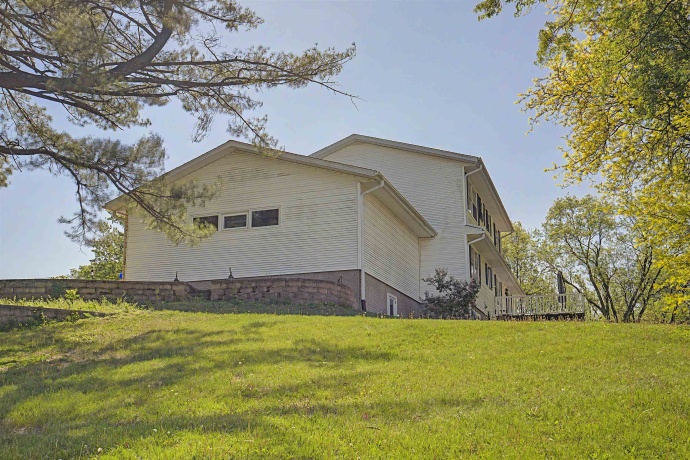 17380 Corbett, MOUNT CARROLL, Illinois 61053, 6 Bedrooms Bedrooms, ,3 BathroomsBathrooms,House,For Sale,Corbett,202602890