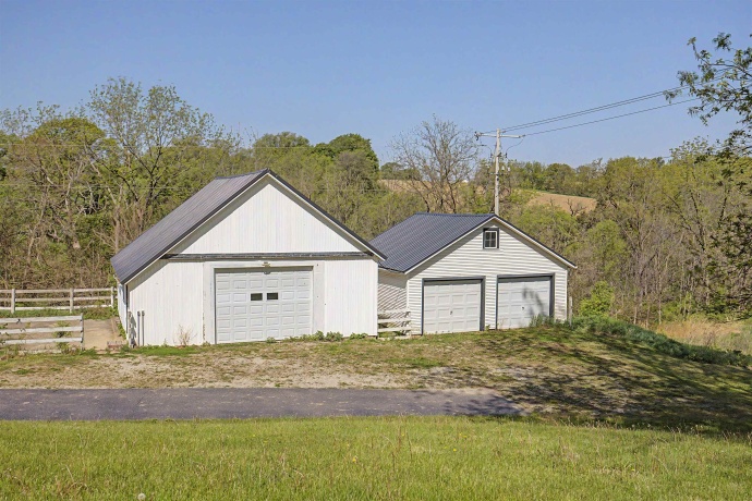17380 Corbett, MOUNT CARROLL, Illinois 61053, 6 Bedrooms Bedrooms, ,3 BathroomsBathrooms,House,For Sale,Corbett,202602890