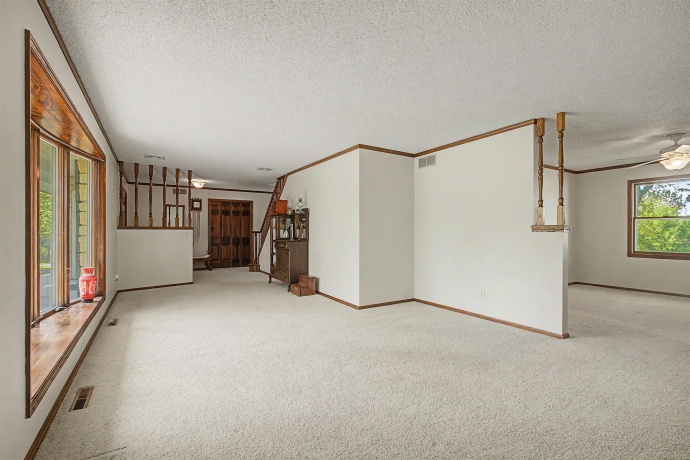 17380 Corbett, MOUNT CARROLL, Illinois 61053, 6 Bedrooms Bedrooms, ,3 BathroomsBathrooms,House,For Sale,Corbett,202602890