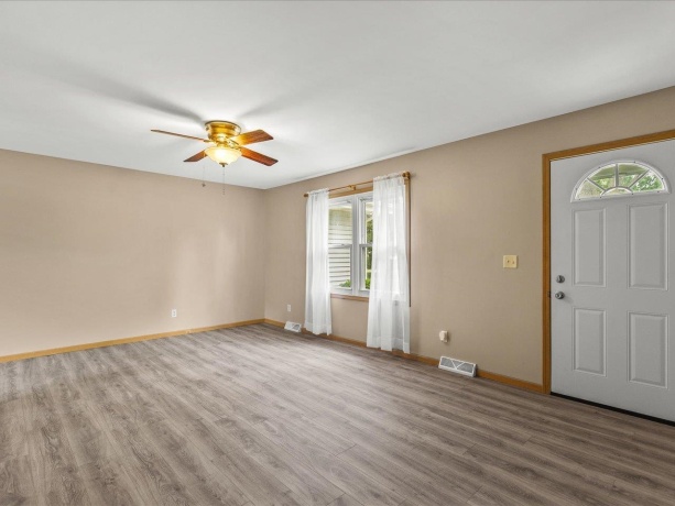 118 Hawley, AMBOY, Illinois 61310, 3 Bedrooms Bedrooms, ,1 BathroomBathrooms,House,For Sale,Hawley,202602892