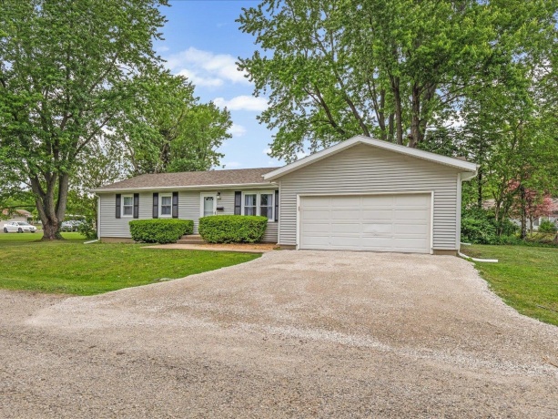 118 Hawley, AMBOY, Illinois 61310, 3 Bedrooms Bedrooms, ,1 BathroomBathrooms,House,For Sale,Hawley,202602892