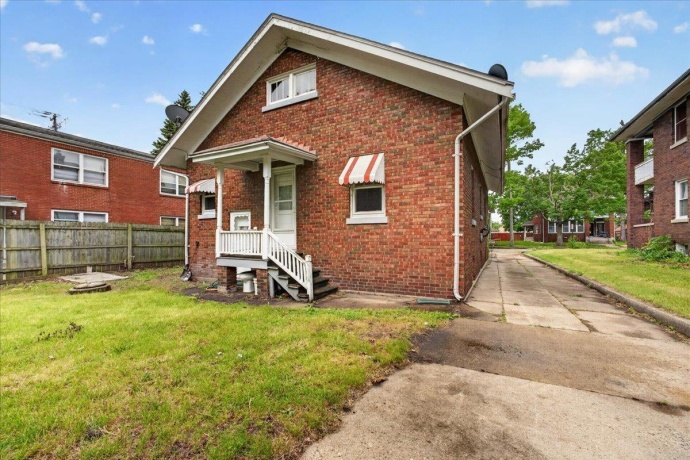 1526 10th, ROCKFORD, Illinois 61104, 2 Bedrooms Bedrooms, ,1 BathroomBathrooms,House,For Sale,10th,202602895