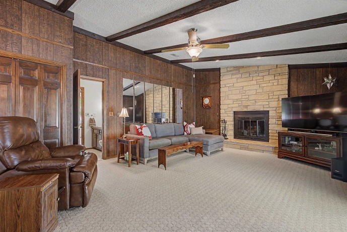 17380 Corbett, MOUNT CARROLL, Illinois 61053, 6 Bedrooms Bedrooms, ,3 BathroomsBathrooms,Farm,For Sale,Corbett,202602896