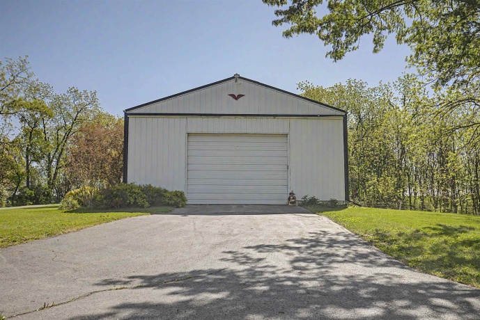 17380 Corbett, MOUNT CARROLL, Illinois 61053, 6 Bedrooms Bedrooms, ,3 BathroomsBathrooms,Farm,For Sale,Corbett,202602896