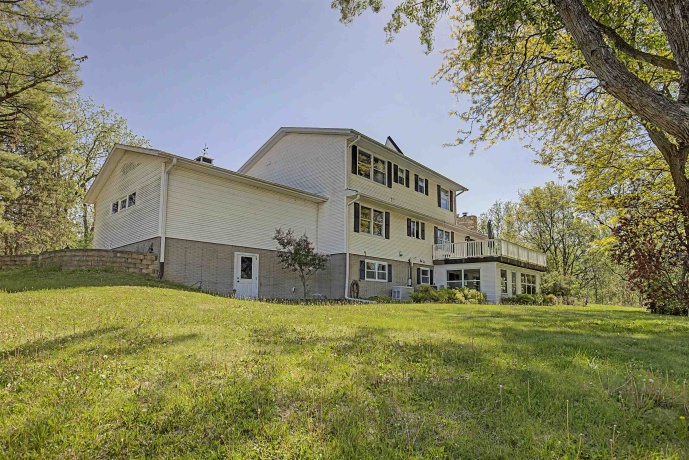 17380 Corbett, MOUNT CARROLL, Illinois 61053, 6 Bedrooms Bedrooms, ,3 BathroomsBathrooms,Farm,For Sale,Corbett,202602896