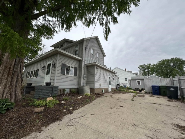 2905 Pershing, CLINTON, Iowa 52732, 3 Bedrooms Bedrooms, ,1 BathroomBathrooms,House,For Sale,Pershing,202602848