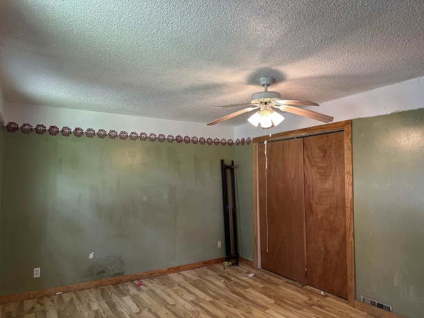 522 2ND AVE SOUTH, CLINTON, Iowa 52732, 3 Bedrooms Bedrooms, ,1 BathroomBathrooms,House,For Sale,2ND AVE SOUTH,202602898