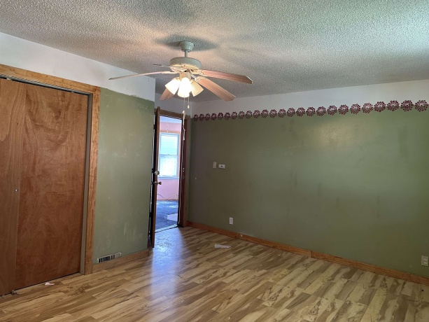 522 2ND AVE SOUTH, CLINTON, Iowa 52732, 3 Bedrooms Bedrooms, ,1 BathroomBathrooms,House,For Sale,2ND AVE SOUTH,202602898