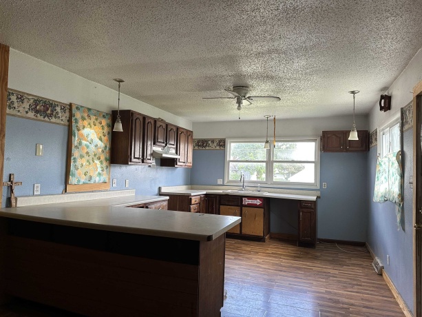 522 2ND AVE SOUTH, CLINTON, Iowa 52732, 3 Bedrooms Bedrooms, ,1 BathroomBathrooms,House,For Sale,2ND AVE SOUTH,202602898