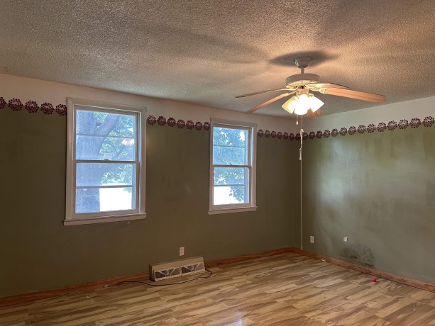 522 2ND AVE SOUTH, CLINTON, Iowa 52732, 3 Bedrooms Bedrooms, ,1 BathroomBathrooms,House,For Sale,2ND AVE SOUTH,202602898