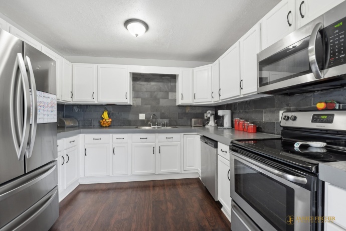12521 High, DAVIS JUNCTION, Illinois 61020, 4 Bedrooms Bedrooms, ,2 BathroomsBathrooms,House,For Sale,High,202602899