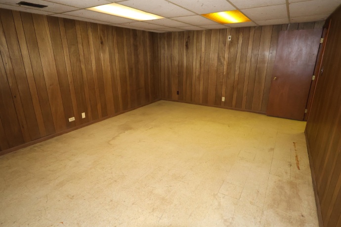 916 Crystal, MACHESNEY PARK, Illinois 61115, 3 Bedrooms Bedrooms, ,2 BathroomsBathrooms,House,For Sale,Crystal,202602909