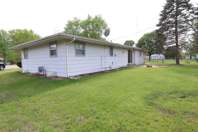 916 Crystal, MACHESNEY PARK, Illinois 61115, 3 Bedrooms Bedrooms, ,2 BathroomsBathrooms,House,For Sale,Crystal,202602909