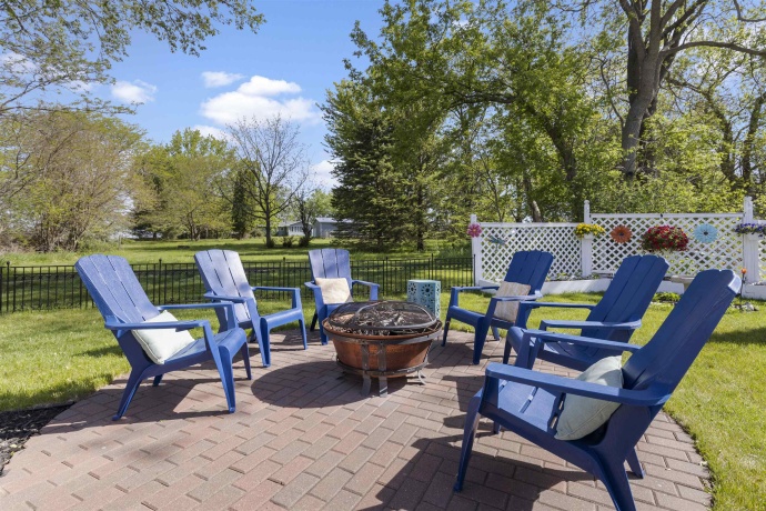 226 6TH, EVANSVILLE, Wisconsin 53536, 3 Bedrooms Bedrooms, ,3 BathroomsBathrooms,House,For Sale,6TH,202602910