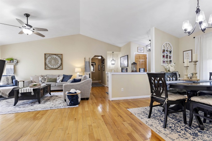 226 6TH, EVANSVILLE, Wisconsin 53536, 3 Bedrooms Bedrooms, ,3 BathroomsBathrooms,House,For Sale,6TH,202602910