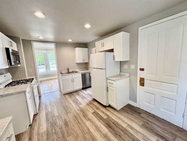 910 State, BELVIDERE, Illinois 61008, 5 Bedrooms Bedrooms, ,1 BathroomBathrooms,House,For Sale,State,202602911