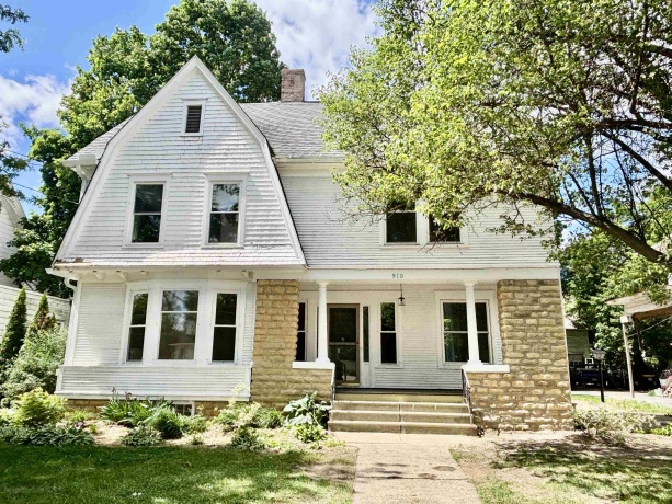 910 State, BELVIDERE, Illinois 61008, 5 Bedrooms Bedrooms, ,1 BathroomBathrooms,House,For Sale,State,202602911