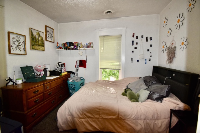 1722 Chestnut, ROCKFORD, Illinois 61102, 5 Bedrooms Bedrooms, ,2 BathroomsBathrooms,House,For Sale,Chestnut,202602915