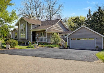 6 Bluffwood, GALENA, Illinois 61036, 3 Bedrooms Bedrooms, ,3 BathroomsBathrooms,House,For Sale,Bluffwood,202602925