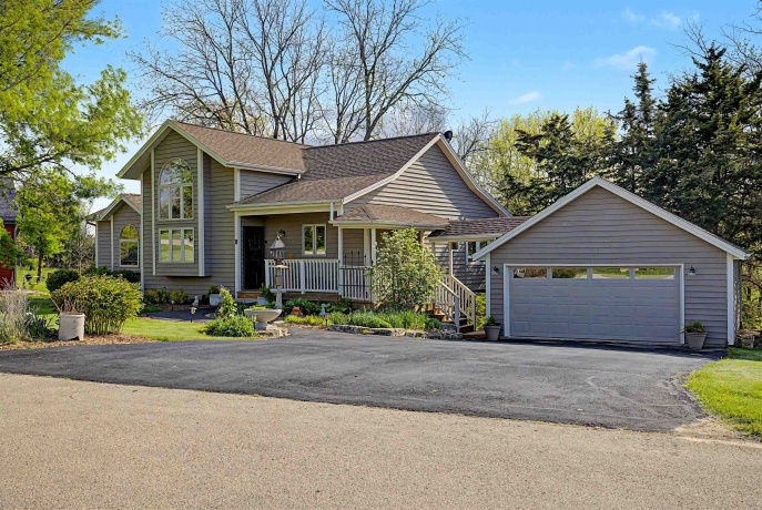 6 Bluffwood, GALENA, Illinois 61036, 3 Bedrooms Bedrooms, ,3 BathroomsBathrooms,House,For Sale,Bluffwood,202602925