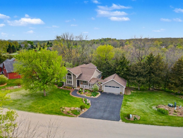 6 Bluffwood, GALENA, Illinois 61036, 3 Bedrooms Bedrooms, ,3 BathroomsBathrooms,House,For Sale,Bluffwood,202602925