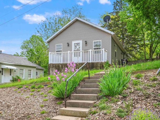 111 Dodge, GALENA, Illinois 61036, 2 Bedrooms Bedrooms, ,1 BathroomBathrooms,House,For Sale,Dodge,202602933