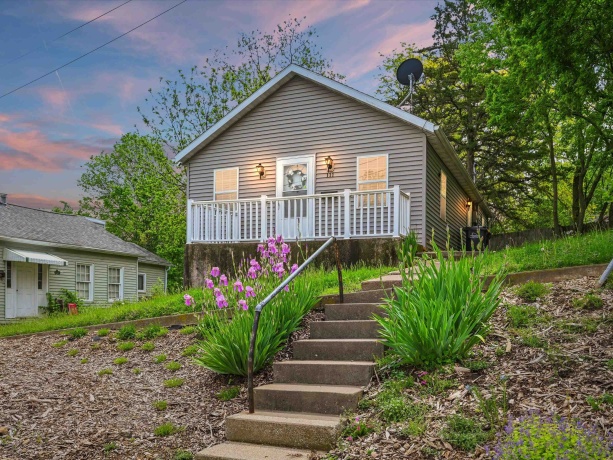 111 Dodge, GALENA, Illinois 61036, 2 Bedrooms Bedrooms, ,1 BathroomBathrooms,House,For Sale,Dodge,202602933