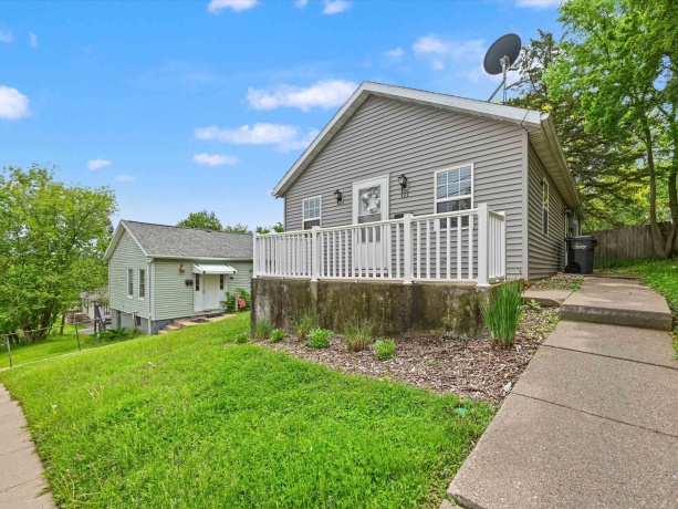 111 Dodge, GALENA, Illinois 61036, 2 Bedrooms Bedrooms, ,1 BathroomBathrooms,House,For Sale,Dodge,202602933