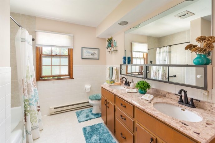 1505 Lakewood, MENDOTA, Illinois 61342, 4 Bedrooms Bedrooms, ,2 BathroomsBathrooms,House,For Sale,Lakewood,202602845