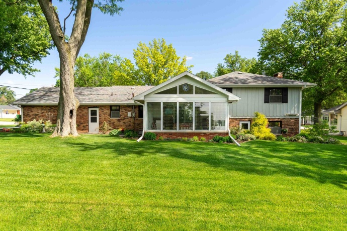 1505 Lakewood, MENDOTA, Illinois 61342, 4 Bedrooms Bedrooms, ,2 BathroomsBathrooms,House,For Sale,Lakewood,202602845