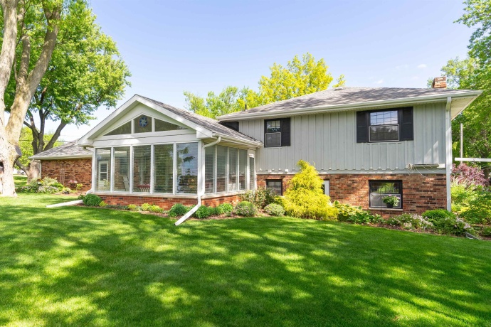 1505 Lakewood, MENDOTA, Illinois 61342, 4 Bedrooms Bedrooms, ,2 BathroomsBathrooms,House,For Sale,Lakewood,202602845