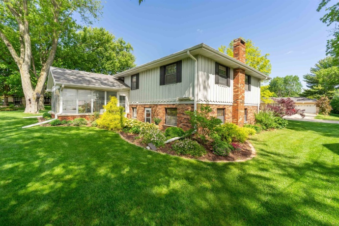 1505 Lakewood, MENDOTA, Illinois 61342, 4 Bedrooms Bedrooms, ,2 BathroomsBathrooms,House,For Sale,Lakewood,202602845