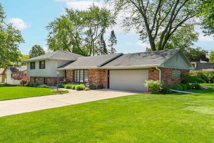 1505 Lakewood, MENDOTA, Illinois 61342, 4 Bedrooms Bedrooms, ,2 BathroomsBathrooms,House,For Sale,Lakewood,202602845