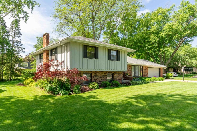 1505 Lakewood, MENDOTA, Illinois 61342, 4 Bedrooms Bedrooms, ,2 BathroomsBathrooms,House,For Sale,Lakewood,202602845