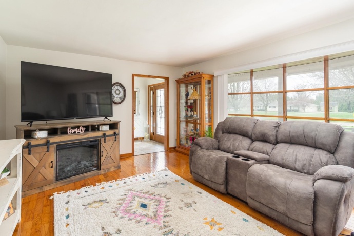1504 Meriden, MENDOTA, Illinois 61342, 3 Bedrooms Bedrooms, ,1 BathroomBathrooms,House,For Sale,Meriden,202602008