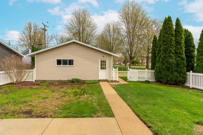 408 1st North, Wenona, Illinois 61377, 4 Bedrooms Bedrooms, ,2 BathroomsBathrooms,House,For Sale,1st North,202602094