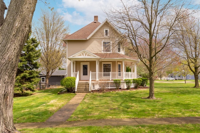 408 1st North, Wenona, Illinois 61377, 4 Bedrooms Bedrooms, ,2 BathroomsBathrooms,House,For Sale,1st North,202602094