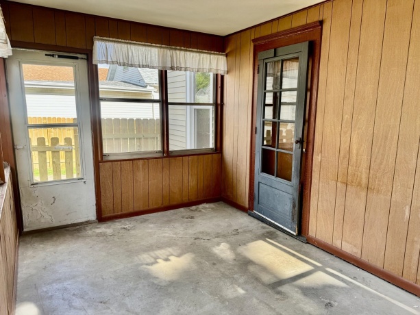 625 10th, Peru, Illinois 61354, 2 Bedrooms Bedrooms, ,1 BathroomBathrooms,House,For Sale,10th,202602753