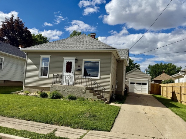 625 10th, Peru, Illinois 61354, 2 Bedrooms Bedrooms, ,1 BathroomBathrooms,House,For Sale,10th,202602753