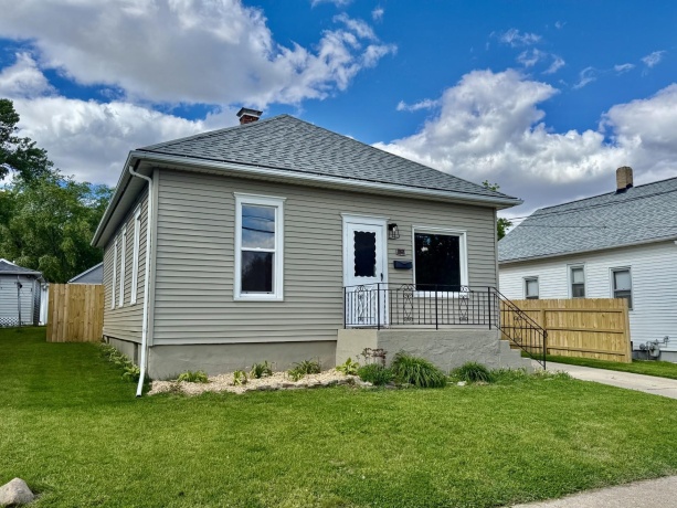 625 10th, Peru, Illinois 61354, 2 Bedrooms Bedrooms, ,1 BathroomBathrooms,House,For Sale,10th,202602753