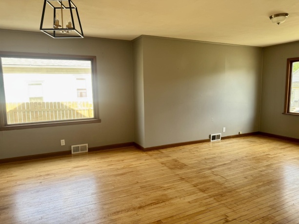 625 10th, Peru, Illinois 61354, 2 Bedrooms Bedrooms, ,1 BathroomBathrooms,House,For Sale,10th,202602753