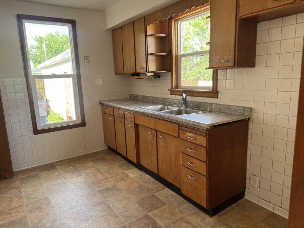 625 10th, Peru, Illinois 61354, 2 Bedrooms Bedrooms, ,1 BathroomBathrooms,House,For Sale,10th,202602753