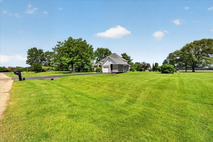 4802 Pipers Way, ROSCOE, Illinois 61073, 4 Bedrooms Bedrooms, ,2 BathroomsBathrooms,House,For Sale,Pipers Way,202602937