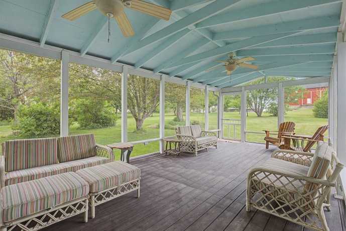16648 US Highway 52, MOUNT CARROLL, Illinois 61053, 3 Bedrooms Bedrooms, ,2 BathroomsBathrooms,House,For Sale,US Highway 52,202602938