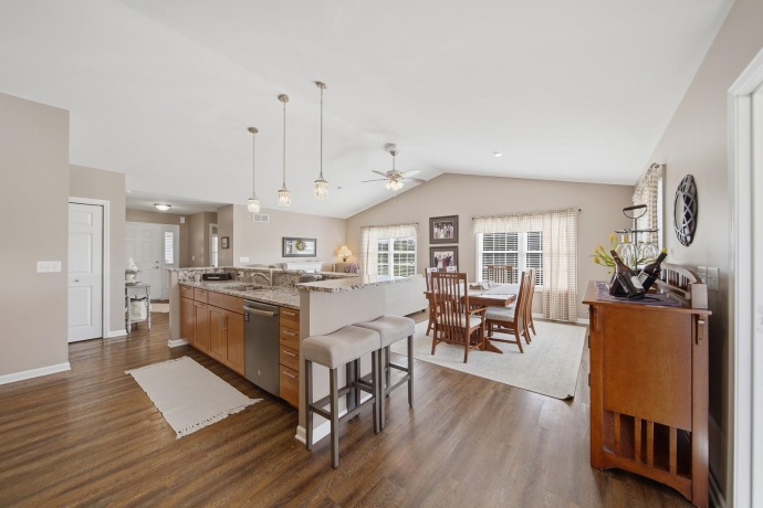 723 Yingling, DIXON, Illinois 61021, 3 Bedrooms Bedrooms, ,3 BathroomsBathrooms,House,For Sale,Yingling,202602489