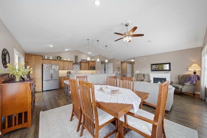723 Yingling, DIXON, Illinois 61021, 3 Bedrooms Bedrooms, ,3 BathroomsBathrooms,House,For Sale,Yingling,202602489