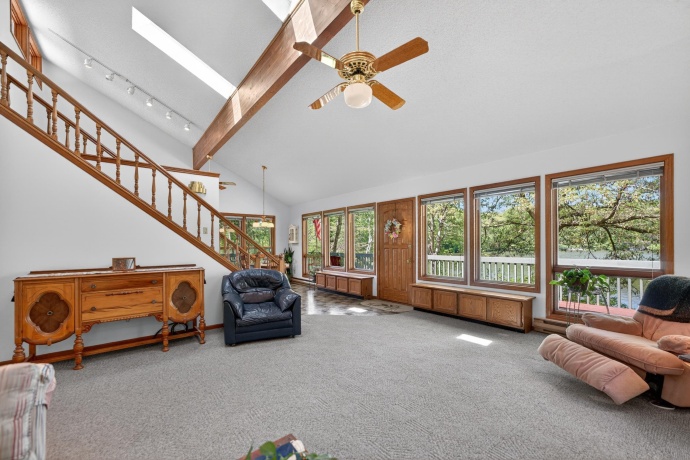 1110 White Pine, DIXON, Illinois 61021, 3 Bedrooms Bedrooms, ,2 BathroomsBathrooms,House,For Sale,White Pine,202602844