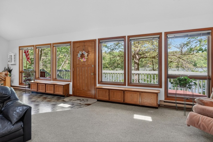 1110 White Pine, DIXON, Illinois 61021, 3 Bedrooms Bedrooms, ,2 BathroomsBathrooms,House,For Sale,White Pine,202602844